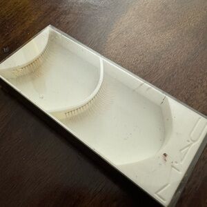 MAC NIB BLONDE LASHES